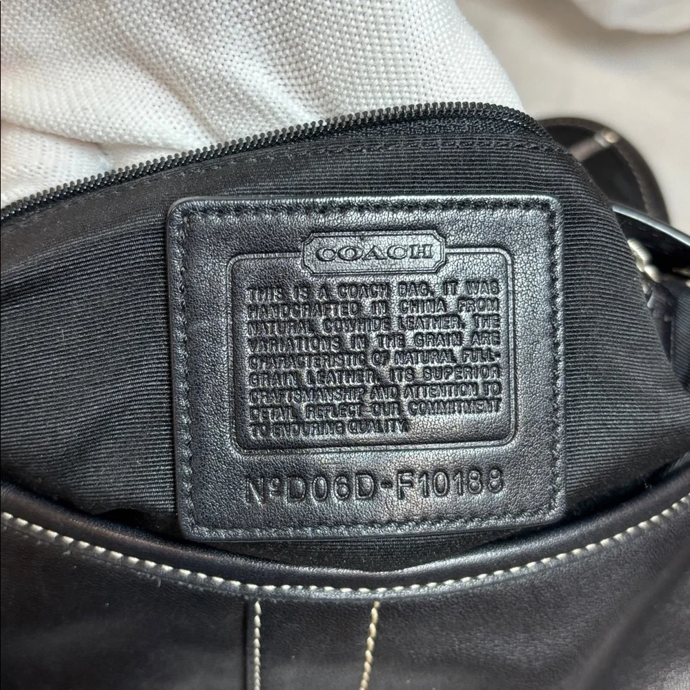 Coach Soho Baguette 2006 - Picture 11 of 17